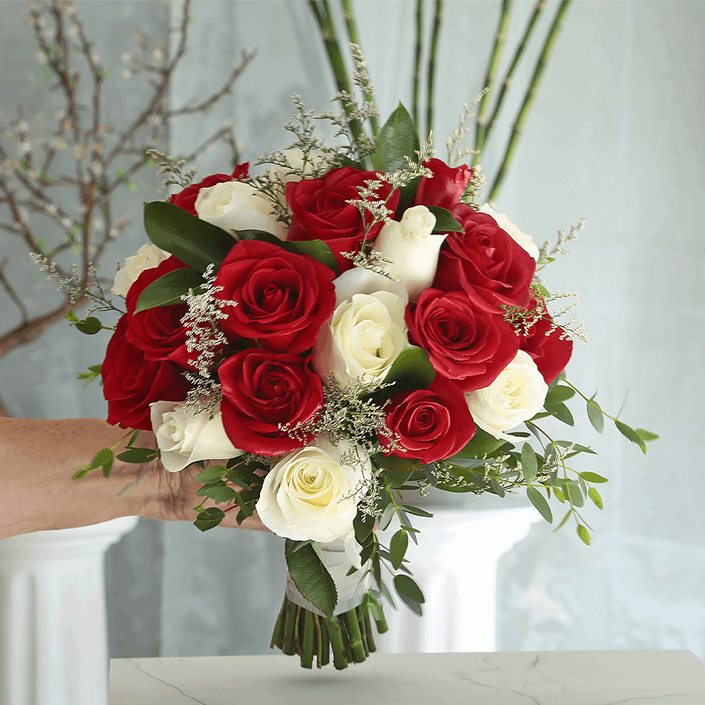 Ramo de Novia con rosas rojas y blancas